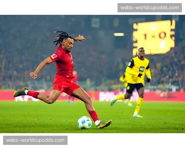 特写：在父亲看台下打入制胜球的埃弗顿小将，赛后泪洒赛场。