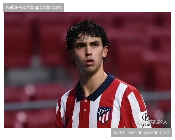 终场哨响,马竞球员菲利克斯独自走回更衣室,未与前队友庆祝 终场哨响,马竞球员菲利克斯独自走回更衣室,未与前队友庆祝